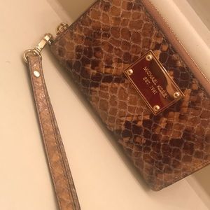 MK hand wallet